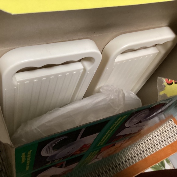 Kitchen Club Crispy-Wave 4 Piece Set Microwave Chip Maker - Picture 9 of 12